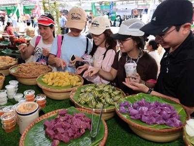 Đường chạy mở lối về chợ quê