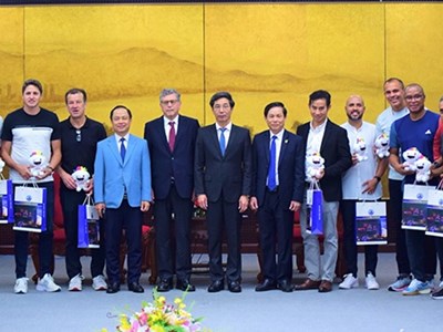 Lãnh đạo Đà Nẵng tiếp Đại sứ và các huyền thoại bóng đá Brazil