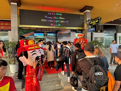 Đón đoàn tàu chất lượng cao đầu tiên từ TP. Hồ Chí Minh đến Đà Nẵng