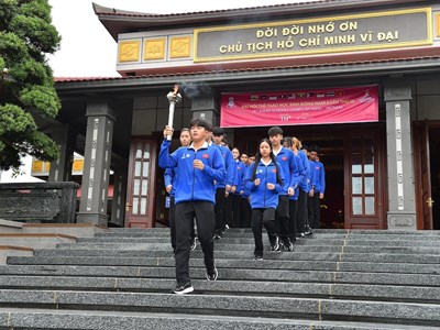 Lễ rước đuốc Đại hội Thể thao học sinh Đông Nam Á lần thứ 13
