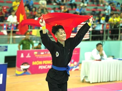 Đoàn Việt Nam vững vàng ở ngôi đầu