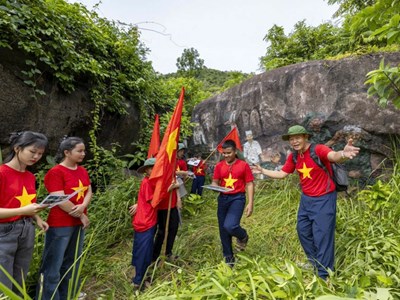 Bài 1 - Những chuyến đi và “ông thầy kiếm chuyện“