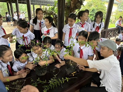 Bài 2 - Đề cao trách nhiệm ngoài sách vở