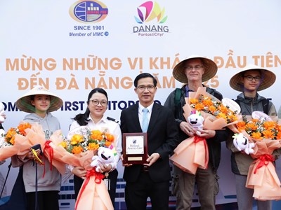 Đà Nẵng đón gần 3.000 du khách “xông đất” đầu năm