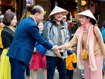 Để Hội An được "yêu và thương sâu hơn"