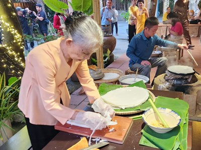 Nhìn qua “miền ẩm thực”