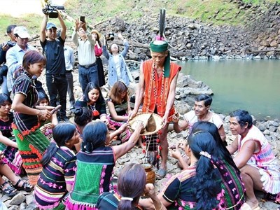 Lấy lợi thế văn hoá truyền thống để phát triển du lịch