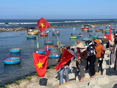 Bài 2 - Miếu thờ và những lời hò, nơi văn hóa biển neo đậu