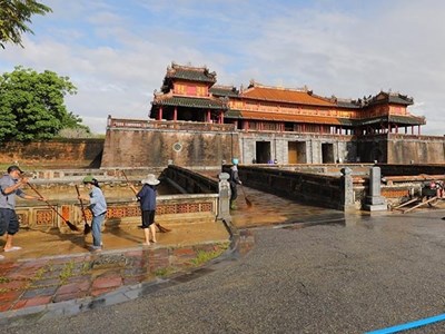 Khẩn trương phục hồi đón khách