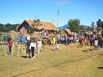 Đề hài hoà phát giữa triển du lịch và bảo tồn bản sắc văn hóa 