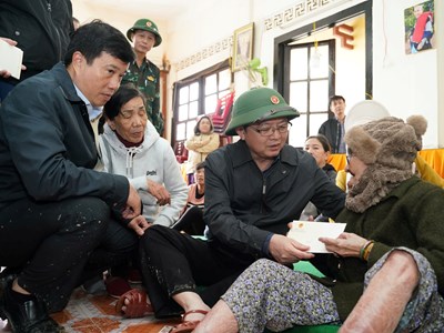 Phó Thủ tướng Hồ Quốc Dũng kiểm tra công tác khắc phục mưa lũ tại tỉnh Lâm Đồng