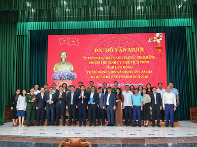 Lâm Đồng: Chủ tịch UBND tỉnh thăm, động viên cán bộ đầu năm mới