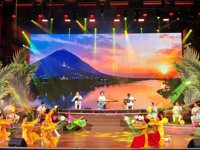 Đoàn Nghệ thuật Cải lương Vàm Cỏ mang âm hưởng phương Nam đến “Cuộc thi Độc tấu, Hòa tấu nhạc cụ dân tộc toàn quốc”