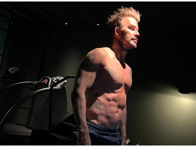 David Beckham khoe vóc dáng săn chắc trong sinh nhật 49 tuổi