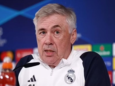 Ancelotti đáp trả cực gắt về bàn thắng việt vị của Bayern Munich