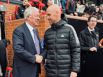 Lấy huân chương của Sir Alex ra so, Paul Merson khiến Ten Hag ‘đau đớn tột cùng’