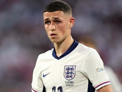 Nhà Phil Foden bị hàng xóm báo cảnh sát vì thiếu ý thức