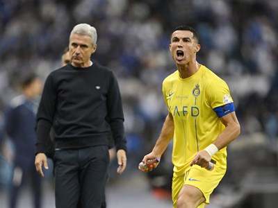 Ronaldo vào cuộc, Al Nassr ra quyết định về vị trí 'ghế nóng'