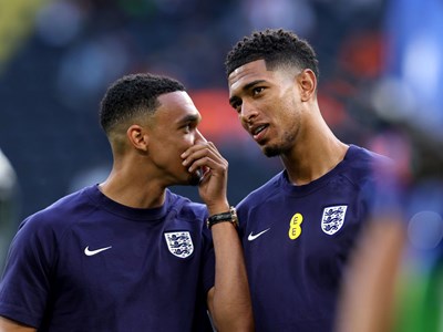 Bellingham thúc dục bạn thân tới Real; Ancelotti xác nhận gia hạn với trụ cột