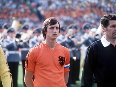 7 ngôi sao tái xuất sau khi giải nghệ: Người mới Szczesny, có cả 'Thánh Johan'