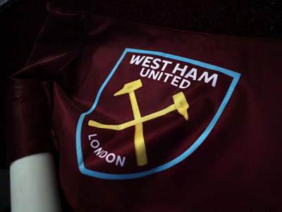 Sao Ngoại hạng Anh nguy cơ cấm thi đấu vĩnh viễn vì 'mất điện thoại'