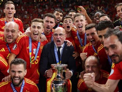 De la Fuente bức xúc vì tương lai tại ĐT Tây Ban Nha