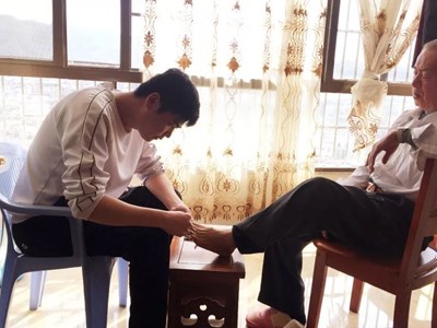 7 dấu hiệu hiếu thảo giả tạo