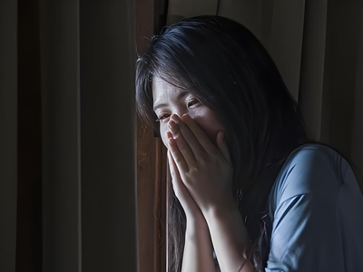 Sau khi mắng con, tôi khóc đến nửa đêm: Điều gì đằng sau những lần sụp đổ của cha mẹ?