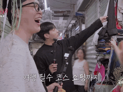 Jimin - Jungkook (BTS) “hòa tan” khi đến Đà Nẵng: Đi chợ mặc cả thành công như người Việt xịn!