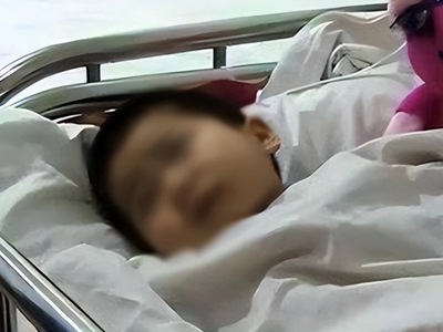 Bé trai ăn cắp đồ nhà bên rồi ngộ độc nhập viện, phụ huynh đòi hàng xóm bồi thường