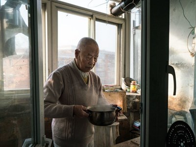 Sống đến 55 tuổi mới biết: Nếu không muốn về già cô đơn, có 3 việc KHÔNG THỂ làm