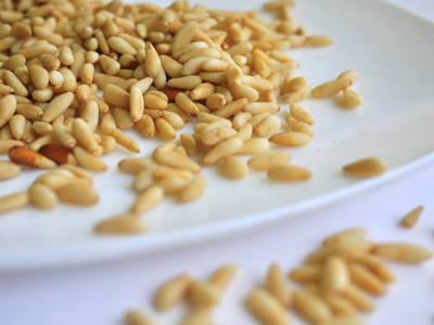 Loại hạt “tí hon” nhưng là “gã khổng lồ” dinh dưỡng, tốt cho tim mạch, chống lão hóa và bảo vệ mắt, ở Việt Nam rụng đầy gốc nhưng ít ai ăn