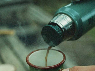 4 loại nước để lâu trong bình giữ nhiệt có thể trở thành “ổ vi khuẩn”, nuôi tế bào ung thư