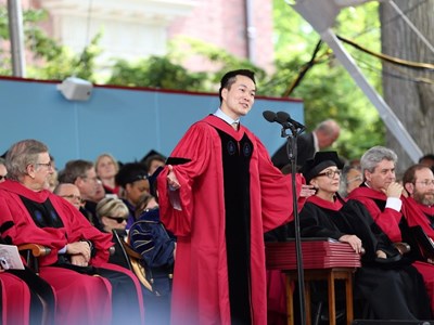 Bố mẹ trồng lúa, con trai trúng tuyển Harvard, giờ là CEO công ty công nghệ sinh học