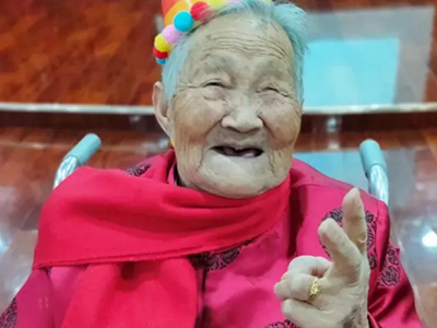 Cụ bài 102 tuổi vẫn tự may tất vá giày, tiết lộ bí quyết sống thọ: Loại nước bà uống mỗi ngày khiến nhiều người bất ngờ