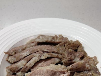 Sau 30 năm ăn thịt, tôi phát hiện ra luộc thịt kiểu này là ngon nhất: Thịt không tanh hay khô, ít mỡ lại tốt sức khỏe