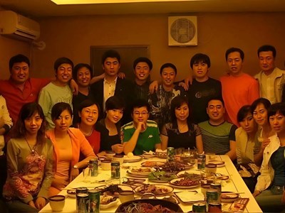 Họp lớp 30 người, lớp trưởng âm thầm trả hơn 100 triệu đồng tiền phát sinh: Sáng hôm sau, tin nhắn từ vợ anh khiến cả nhóm lặng người