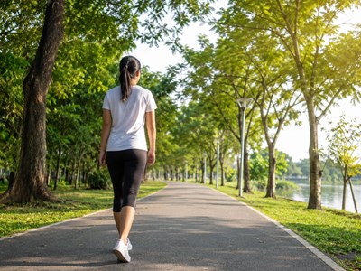 Đi bộ một lần nữa lại được chú ý, bác sĩ phát hiện: Càng đi bộ nhiều mạch máu càng sạch hơn?