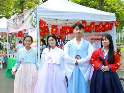 Sôi động Ngày hội giao lưu văn hóa Việt – Hàn lần thứ 3 tại Đại học Đông Á