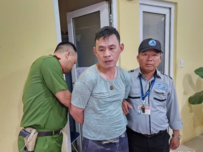 Bắt quả tang đối tượng trộm tài sản của du khách tại bãi biển Đà Nẵng