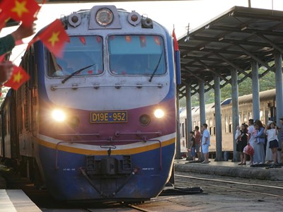 Nồng ấm lễ đón lực lượng diễu binh, diễu hành tại ga Đà Nẵng