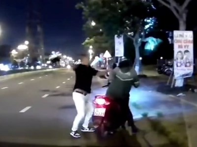 Tài xế xe ôm công nghệ bị hành hung giữa đường, công an vào cuộc xác minh