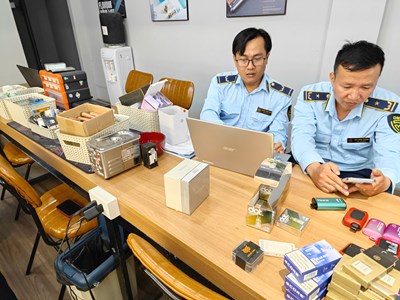 Phát hiện, xử phạt hơn 60 triệu đồng đối với cơ sở kinh doanh thuốc lá điện tử trái phép