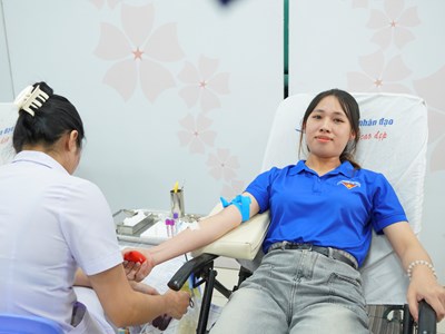 Hơn 700 sinh viên hiến máu tình nguyện, sẻ chia yêu thương
