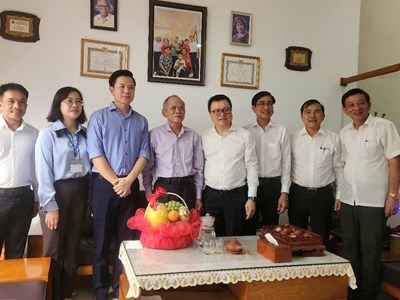 Thăm và tặng quà các nhà báo lão thành tại Đà Nẵng và Quảng Nam