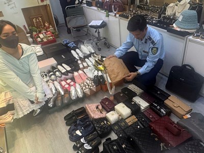 Xử phạt gần 280 triệu đồng, tạm giữ hàng trăm sản phẩm vi phạm 