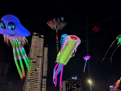 Diều LED thắp sáng bầu trời Đà Nẵng trong mùa lễ hội rực rỡ