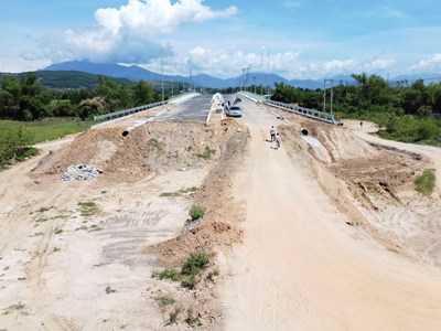 Cầu đã xong, đường vẫn chờ