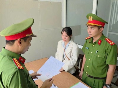 Khởi tố nữ nhân viên ngân hàng làm giả giấy tờ, chiếm đoạt 1,7 tỉ đồng tiền giải ngân