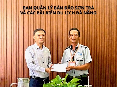 Hai cán bộ trật tự du lịch được khen thưởng